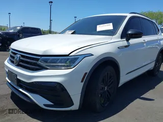 2022 Volkswagen Tiguan SE R-Line Black with VIN 3VVCB7AX3NM073218, listed as a IAAI auction lot 42254388 with 31,998 mi miles and . Bid and sale history available at DreamBid. Image 6.