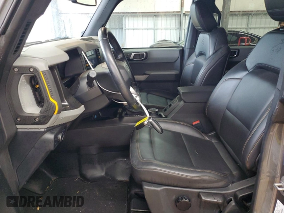2021 Ford Bronco с VIN 1FMEE5DP9MLB06877, выставлен на аукционе Copart как лот 57254245 с пробегом 47 410 миль миль и Списание • Salvage title. История ставок и продаж доступна на DreamBid. Изображение 7.