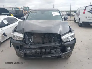 2023 Toyota Tacoma SR5 z VIN 3TMAZ5CN8PM201702, wystawiony jako IAAI lot #42060855 z przebiegiem 17 705 mil mil oraz . Historia ofert i sprzedaży dostępna na DreamBid. Obrazek 13.