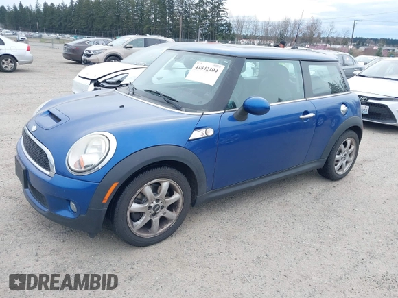 2007 MINI Hardtop S with VIN WMWMF73527TL91061, listed as a IAAI auction lot 41842104 with 65,259 mi miles and . Bid and sale history available at DreamBid. Image 2.