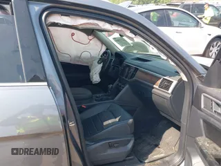2019 Volkswagen Atlas SEL Premium с VIN 1V2NR2CA5KC605594, выставлен на аукционе IAAI как лот 42335436 с пробегом 73 122 миль миль и . История ставок и продаж доступна на DreamBid. Изображение 5.