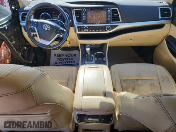 2017 Toyota Highlander LE with VIN 5TDBZRFH8HS477994, listed as a Copart auction lot 61043225 with 70,801 mi miles and Salvage title. Bid and sale history available at DreamBid. Image 8.