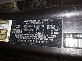 2025 Kia Carnival SX with VIN KNDNE5K33S6467800, listed as a IAAI auction lot 41624780 with 4,456 mi miles and . Bid and sale history available at DreamBid. Image 9.