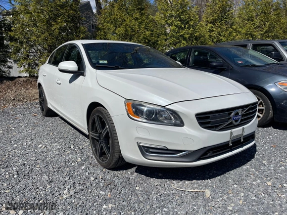 2015 Volvo S60 T6 Drive-E Platinum with VIN YV149MFM1F2337521, listed as a Copart auction lot 54000355 with 124,971 mi miles and Clean Title. Bid and sale history available at carsss.com. Image 1.