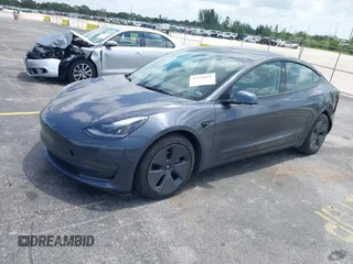2023 Tesla Model 3 z VIN 5YJ3E1EA3PF435158, wystawiony jako IAAI lot #42356031 z przebiegiem 41 408 mil mil oraz . Historia ofert i sprzedaży dostępna na DreamBid. Obrazek 2.