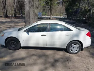 2008 Pontiac G6 1SV Value Leader with VIN 1G2ZF57B284297954, listed as a IAAI auction lot 41864563 with 203,678 mi miles. Bid and sale history available at carsss.com. Image 15.