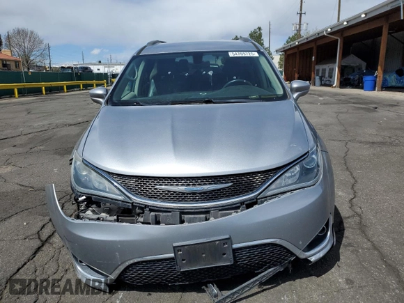2018 Chrysler Pacifica Touring L z VIN 2C4RC1BG7JR311964, wystawiony jako Copart lot #54769725 z przebiegiem 105 062 mil mil oraz Szkoda całkowita • Salvage title. Historia ofert i sprzedaży dostępna na DreamBid. Obrazek 5.