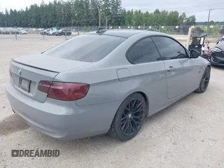 2011 BMW 3 Series 328i z VIN WBAKE5C57BE573107, wystawiony jako IAAI lot #42493695 z przebiegiem 103 608 mil mil oraz . Historia ofert i sprzedaży dostępna na DreamBid. Obrazek 4.
