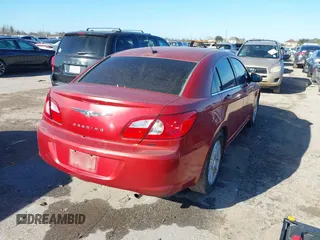 2008 Chrysler Sebring Touring z VIN 1C3LC56KX8N261620, wystawiony jako IAAI lot #41663202 z przebiegiem 194 237 mil mil oraz . Historia ofert i sprzedaży dostępna na DreamBid. Obrazek 4.
