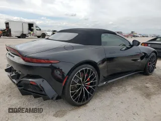 2023 Aston Martin Vantage z VIN SCFSMGBW9PGP08760, wystawiony jako Copart lot #74983814 z przebiegiem 1916 mil mil oraz Nie do naprawy. Historia ofert i sprzedaży dostępna na DreamBid. Obrazek 3.