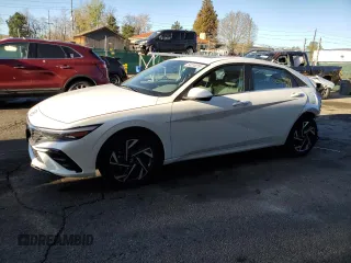 2024 Hyundai Elantra SEL z VIN KMHLS4DG0RU783442, wystawiony jako Copart lot #54518255 z przebiegiem 2 927 mil mil oraz Szkoda całkowita • Salvage title. Historia ofert i sprzedaży dostępna na DreamBid. Obrazek 1.