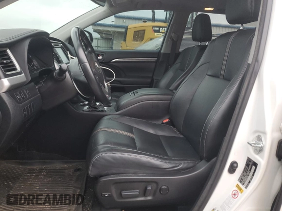 2017 Toyota Highlander XLE with VIN 5TDJZRFH7HS423114, listed as a Copart auction lot 61159515 with 111,226 mi miles and Salvage title. Bid and sale history available at DreamBid. Image 7.