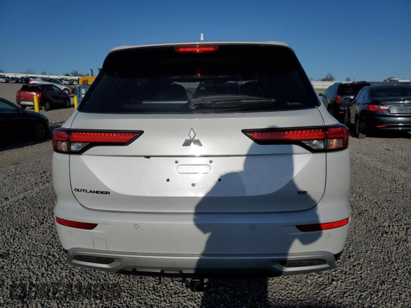 2024 Mitsubishi Outlander SE z VIN JA4J4VA83RZ020109, wystawiony jako Copart lot #52234285 z przebiegiem 4 910 mil mil oraz Szkoda całkowita • Salvage title. Historia ofert i sprzedaży dostępna na DreamBid. Obrazek 6.
