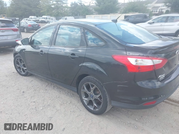 2013 Ford Focus SE z VIN 1FADP3F2XDL354156, wystawiony jako IAAI lot #42231744 z przebiegiem 123 518 mil mil oraz . Historia ofert i sprzedaży dostępna na DreamBid. Obrazek 3.