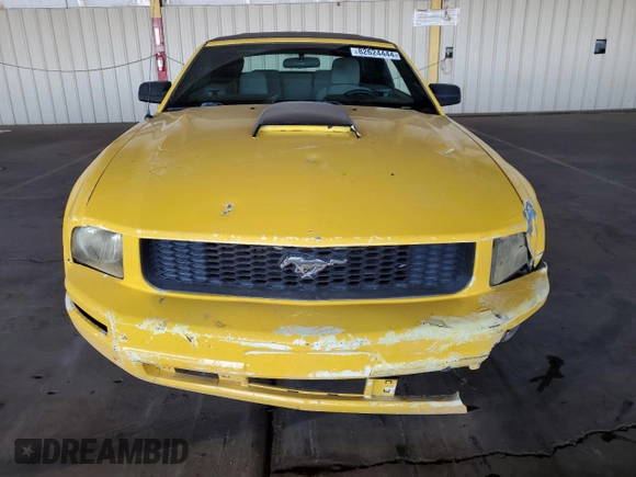 2007 Ford Mustang Deluxe with VIN 1ZVHT84N475215065, listed as a Copart auction lot 82624444 with 163,810 mi miles and Salvage Title. Bid and sale history available at carsss.com. Image 5.