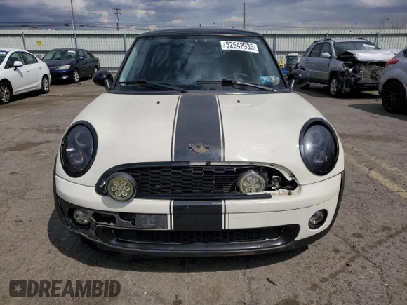 2008 MINI Hardtop with VIN WMWMF33528TT64260, listed as a Copart auction lot 52642935 with 82,502 mi miles and Salvage Title. Bid and sale history available at DreamBid. Image 5.