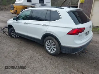 2018 Volkswagen Tiguan SEL z VIN 3VV2B7AX5JM164450, wystawiony jako IAAI lot #42191718 z przebiegiem 68 556 mil mil oraz . Historia ofert i sprzedaży dostępna na DreamBid. Obrazek 3.