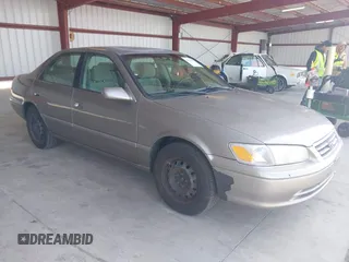 2001 Toyota Camry CE with VIN 4T1BG22K91U117841, listed as a IAAI auction lot 42119599 with 175,725 mi miles. Bid and sale history available at carsss.com. Image 1.