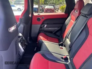 2022 Land Rover Range Rover Sport SVR z VIN SALWZ2RE6NA244093, wystawiony jako Copart lot #59608885 z przebiegiem 9 485 mil mil oraz Szkoda całkowita • Salvage title. Historia ofert i sprzedaży dostępna na DreamBid. Obrazek 6.