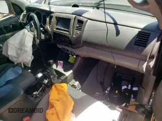 2013 Toyota Tacoma PreRunner z VIN 3TMJU4GN1DM139803, wystawiony jako Copart lot #57836825 z przebiegiem 138 899 mil mil oraz Szkoda całkowita • Salvage title. Historia ofert i sprzedaży dostępna na DreamBid. Obrazek 8.