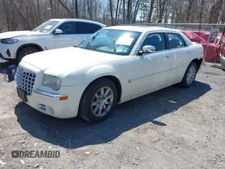 2007 Chrysler 300 C with VIN 2C3KA63H87H897640, listed as a IAAI auction lot 42098669 with 87,801 mi miles. Bid and sale history available at carsss.com. Image 2.