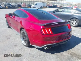 2019 Ford Mustang GT z VIN 1FA6P8CF1K5169685, wystawiony jako IAAI lot #42087297 z przebiegiem 76 612 mil mil oraz . Historia ofert i sprzedaży dostępna na DreamBid. Obrazek 3.