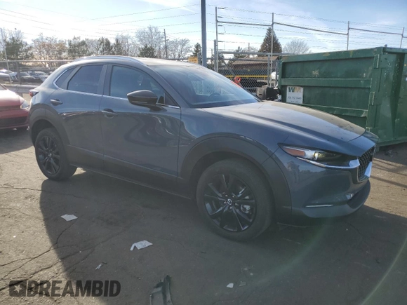 2023 Mazda CX-30 S Carbon Edition z VIN 3MVDMBCM5PM512410, wystawiony jako Copart lot #83490034 z przebiegiem 23 783 mil mil oraz Nie do naprawy • Non repairable. Historia ofert i sprzedaży dostępna na DreamBid. Obrazek 4.