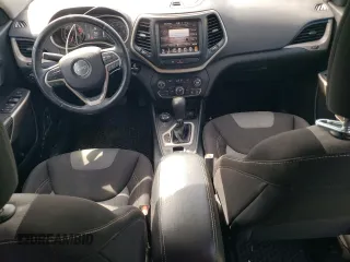 2018 Jeep Cherokee Latitude z VIN 1C4PJMCX9JD586705, wystawiony jako Copart lot #48167215 z przebiegiem 121 494 mil mil oraz Szkoda całkowita • Salvage title. Historia ofert i sprzedaży dostępna na DreamBid. Obrazek 8.