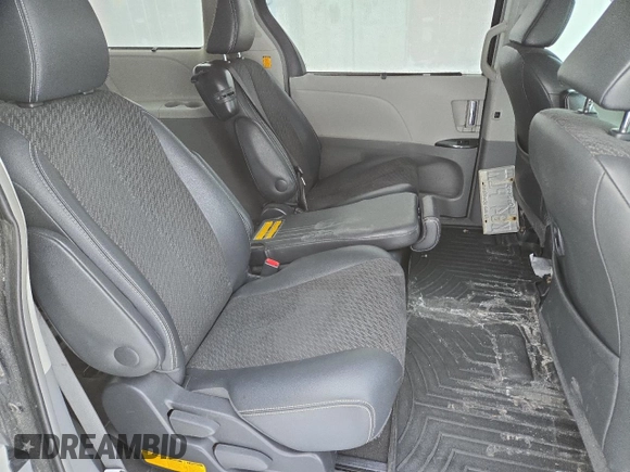 2013 Toyota Sienna SE z VIN 5TDXK3DC1DS363215, wystawiony jako Copart lot #43963015 z przebiegiem Nie podano mil oraz Szkoda całkowita • Salvage title. Historia ofert i sprzedaży dostępna na DreamBid. Obrazek 11.