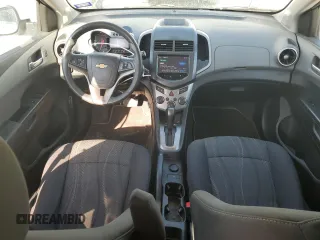 2016 Chevrolet Sonic LT z VIN 1G1JC6SH7G4125154, wystawiony jako Copart lot #55596195 z przebiegiem 107 384 mil mil oraz Czysty tytuł • Clean title. Historia ofert i sprzedaży dostępna na DreamBid. Obrazek 8.