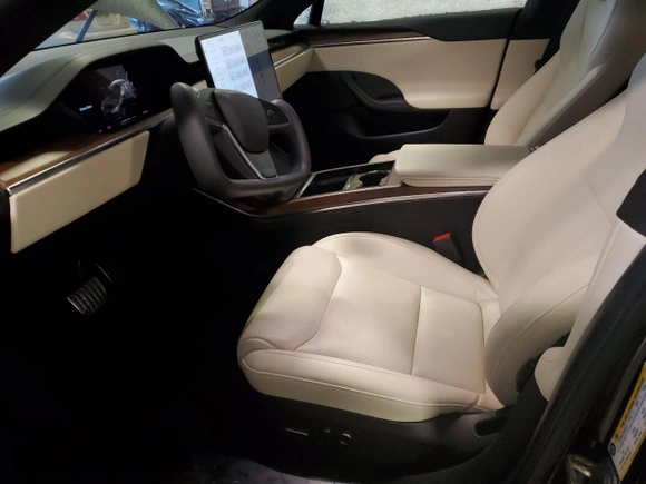 2021 Tesla Model S Long Range z VIN 5YJSA1E59MF434070, wystawiony jako Copart lot #44075475 z przebiegiem 67 767 mil mil oraz Szkoda całkowita • Salvage title. Historia ofert i sprzedaży dostępna na DreamBid. Obrazek 7.