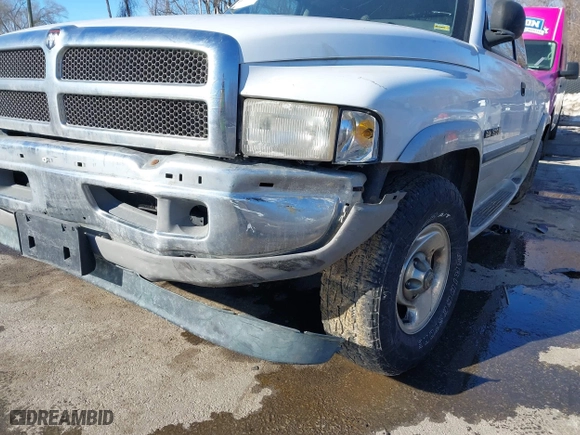 1998 Dodge Ram 1500 with VIN 3B7HF13Z2WG130254, listed as a IAAI auction lot 41323066 with 204,006 mi miles. Bid and sale history available at carsss.com. Image 6.