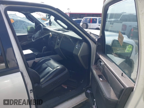 2010 Ford Expedition Limited z VIN 1FMJU1K5XAEA58785, wystawiony jako IAAI lot #42740811 z przebiegiem Nie podano mil oraz . Historia ofert i sprzedaży dostępna na DreamBid. Obrazek 5.