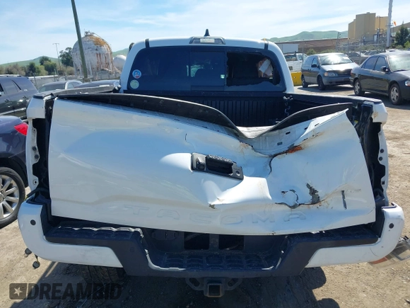 2022 Toyota Tacoma SR z VIN 3TMCZ5AN0NM499428, wystawiony jako IAAI lot #41874787 z przebiegiem Nie podano mil oraz . Historia ofert i sprzedaży dostępna na DreamBid. Obrazek 17.