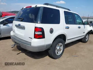 2006 Ford Explorer XLS z VIN 1FMEU72E36UB11635, wystawiony jako IAAI lot #41896140 z przebiegiem 238 333 mil mil oraz . Historia ofert i sprzedaży dostępna na DreamBid. Obrazek 4.