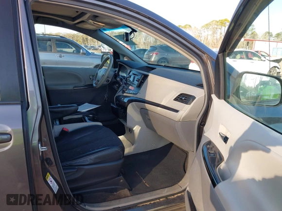 2012 Toyota Sienna SE with VIN 5TDXK3DC9CS189005, listed as a IAAI auction lot 41482337 with 267,618 mi miles. Bid and sale history available at carsss.com. Image 5.