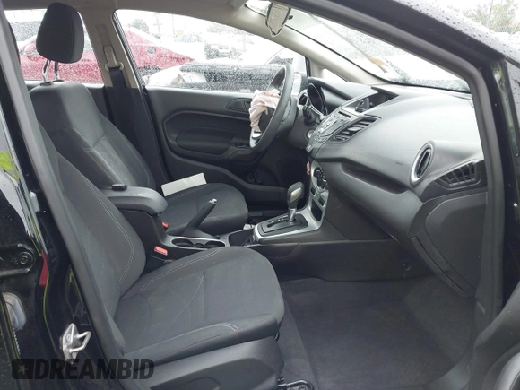 2018 Ford Fiesta SE z VIN 3FADP4BJ0JM104163, wystawiony jako IAAI lot #42306860 z przebiegiem 45 992 mil mil oraz . Historia ofert i sprzedaży dostępna na DreamBid. Obrazek 5.