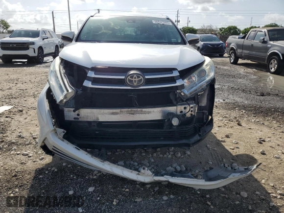 2017 Toyota Highlander XLE with VIN 5TDJZRFH2HS397442, listed as a Copart auction lot 60842085 with 109,891 mi miles and Salvage title. Bid and sale history available at DreamBid. Image 5.