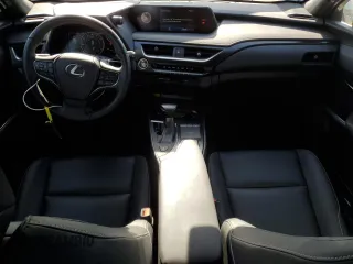 2022 Lexus UX 200 z VIN JTHX3JBH0N2049742, wystawiony jako Copart lot #57678045 z przebiegiem 18 728 mil mil oraz Szkody całkowita. Historia ofert i sprzedaży dostępna na DreamBid. Obrazek 8.