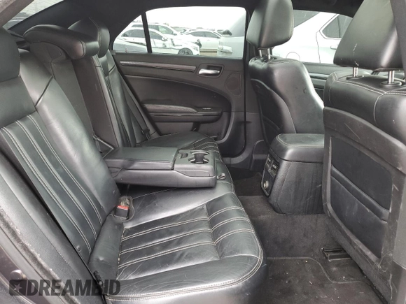 2014 Chrysler 300 S z VIN 2C3CCAGG3EH238946, wystawiony jako Copart lot #58564395 z przebiegiem 214 122 mil mil oraz Czysty tytuł • Clean title. Historia ofert i sprzedaży dostępna na DreamBid. Obrazek 10.