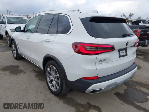 2021 BMW X5 xDrive40i with VIN 5UXCR6C03M9G36156, listed as a IAAI auction lot 42125009 with 30,877 mi miles. Bid and sale history available at carsss.com. Image 3.