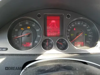 2008 Volkswagen Passat z VIN WVWXK73C88E235929, wystawiony jako Copart lot #53379365 z przebiegiem 133 978 mil mil oraz Szkoda całkowita • Salvage title. Historia ofert i sprzedaży dostępna na DreamBid. Obrazek 9.