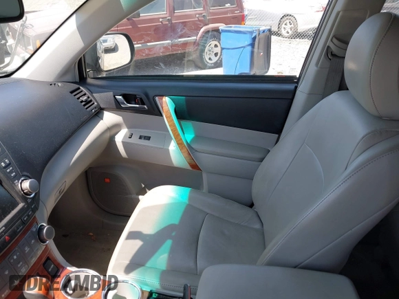 2010 Toyota Highlander Limited with VIN 5TDDK3EH9AS005398, listed as a IAAI auction lot 42083774 with 230,309 mi miles and . Bid and sale history available at DreamBid. Image 5.