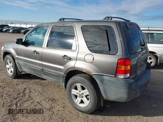 2005 Ford Escape Hybrid with VIN 1FMCU96H45KD29925, listed as a IAAI auction lot 41346475 with 209,922 mi miles. Bid and sale history available at carsss.com. Image 3.
