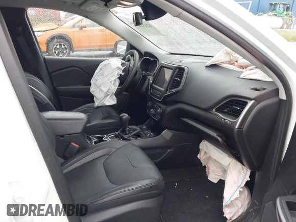 2021 Jeep Cherokee Latitude Lux z VIN 1C4PJMMX4MD221786, wystawiony jako IAAI lot #42432825 z przebiegiem 54 297 mil mil oraz . Historia ofert i sprzedaży dostępna na DreamBid. Obrazek 5.