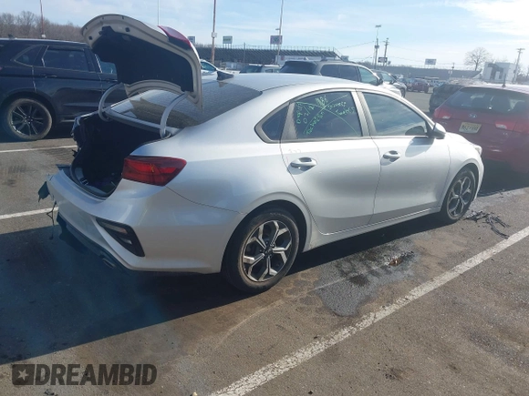 2019 Kia Forte LXS z VIN 3KPF24AD4KE095931, wystawiony jako IAAI lot #41641168 z przebiegiem 88 384 mil mil oraz . Historia ofert i sprzedaży dostępna na DreamBid. Obrazek 4.