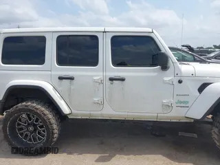 2020 Jeep Wrangler Unlimited Sahara High Altitude z VIN 1C4HJXEG2LW265227, wystawiony jako IAAI lot #42270274 z przebiegiem 77 534 mil mil oraz . Historia ofert i sprzedaży dostępna na DreamBid. Obrazek 14.