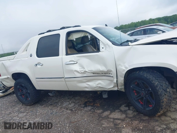 2013 Chevrolet Avalanche LTZ with VIN 3GNMCGE01DG280823, listed as a IAAI auction lot 42523302 with 193,255 mi miles and . Bid and sale history available at DreamBid. Image 13.
