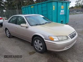 2001 Toyota Camry CE with VIN 4T1BG22K91U016864, listed as a IAAI auction lot 42068573 with 251,307 mi miles. Bid and sale history available at carsss.com. Image 1.