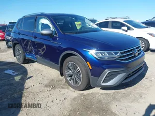 2024 Volkswagen Tiguan Wolfsburg Edition z VIN 3VV6B7AX5RM225695, wystawiony jako IAAI lot #42329930 z przebiegiem 7 628 mil mil oraz . Historia ofert i sprzedaży dostępna na DreamBid. Obrazek 1.